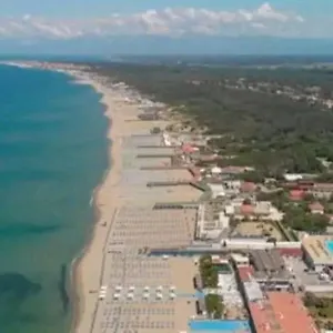 Il Mare Accanto La Torre Vicino Tirrenia