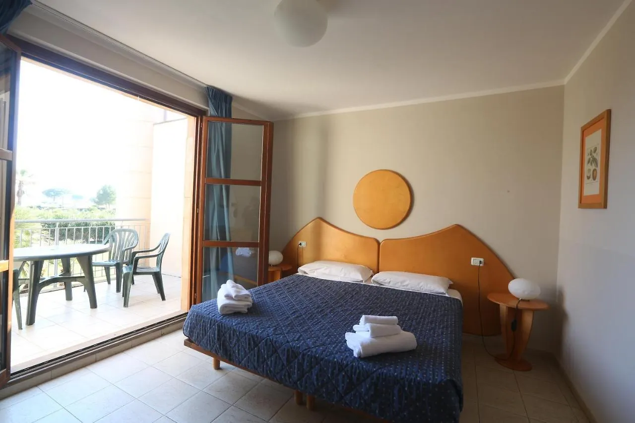 Cosmopolitan Golf & Beach Resort Tirrenia 2*,