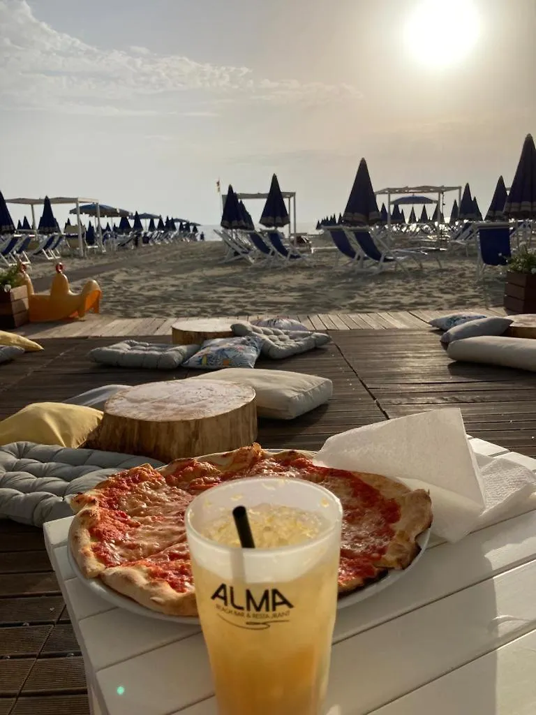 Cosmopolitan Golf & Beach Resort Tirrenia 2*,
