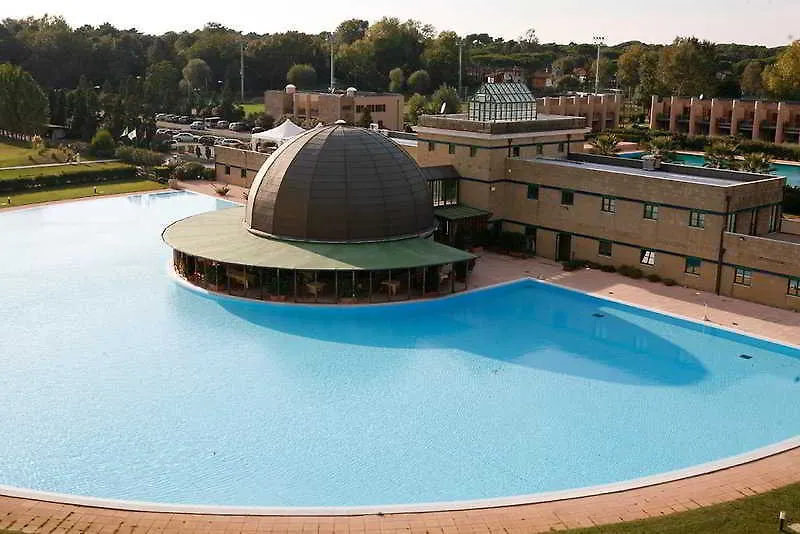 Cosmopolitan Golf & Beach Resort Tirrenia 2*,  Italy